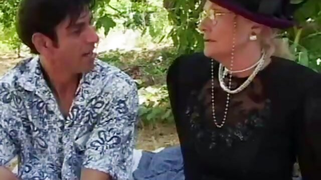 عالی :  یک خانم بلوند با یک چهره زیبا باز می شود تا پاهای او را از برخی فیلم سکسی دختران زیبا از دیک بزرگ کلیپ های فیلم 